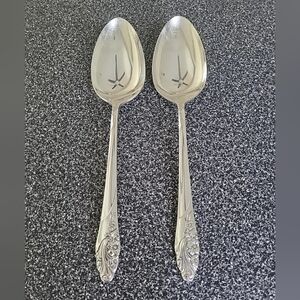 Vintage Oneida Community Evening Star 1950 Silver Plate 2 Serving Spoons